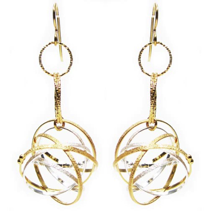 Mobius Mixed Triple Ring Earring 

22K gold vermeil, sterling
ERDR34-S-G